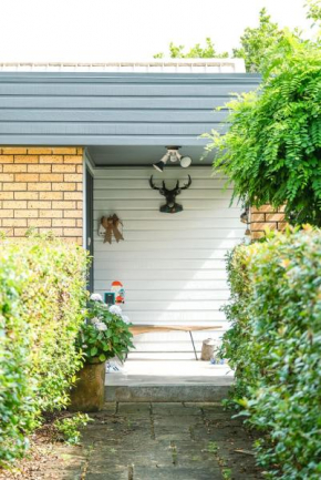 Top Location - Stylish Garden House - Close to Claudelands - 6 beds Hamilton